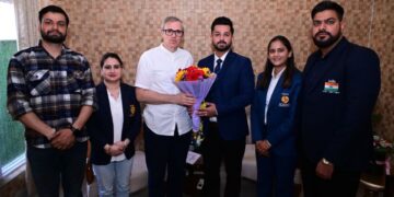 CM meets sportspersons at Raabita Jammu, congratulates SO-12 selectees