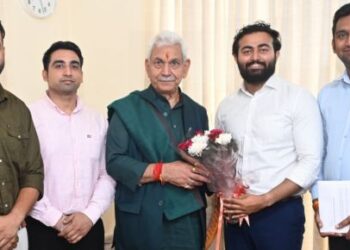 Multiple delegations call on LG Sinha in Jammu
