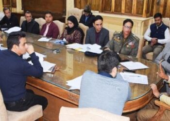 Div Com reviews projects for traffic management and road safety in Srinagar
