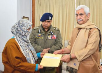 Family of photographer killed in Nowgam blast receives job letter from LG