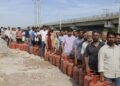Panic Buying Triggers Long Queues for LPG Cylinders in Jammu Despite Government Assurances