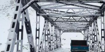 Fresh snowfall in higher reaches of Kashmir, heavy rains lash plains