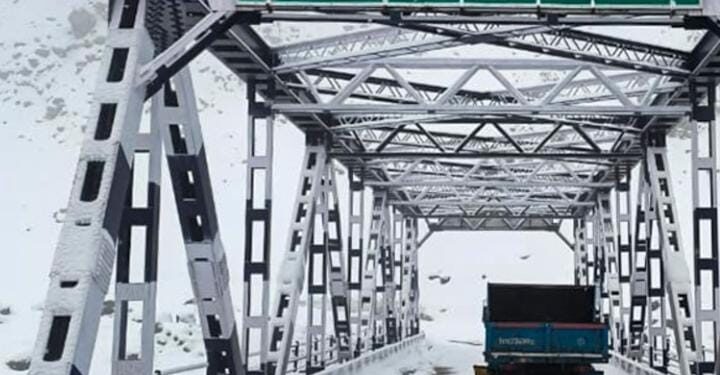 Fresh snowfall in higher reaches of Kashmir, heavy rains lash plains