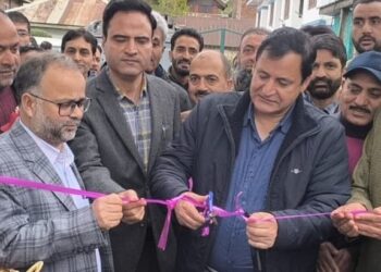 Javid Dar inaugurates District Kisan Mela at Srinagar