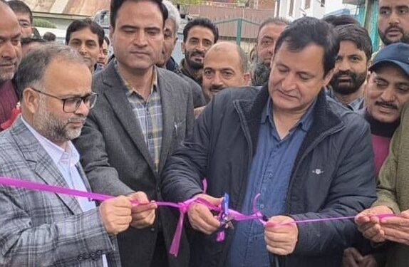 Javid Dar inaugurates District Kisan Mela at Srinagar