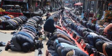 Devotees offer congregational prayers on last Friday of Ramzan; gear up for Eid