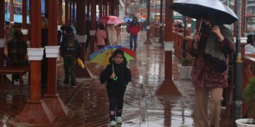 Incessant rains continued lashing Srinagar and other parts as Valley shivers