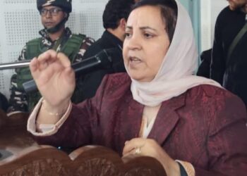 Sakeena Itoo felicitates 12th class meritorious students at GDC Kulgam