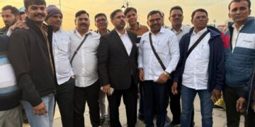 Satish Sharma reviews facilities at Mughal Gardens