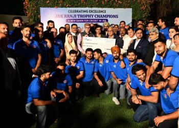 CM hosts dinner to honour J&K’s Ranji Trophy Champions, presents award money of ₹2 crore