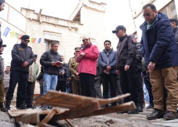 L-G Vinai Kumar Saxena inspects Leh Main Market and heritage areas