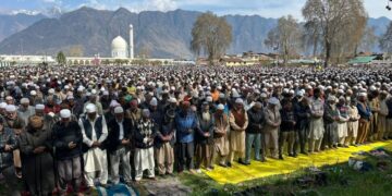 Jumat-ul-Vida observed with religious fervor across Kashmir