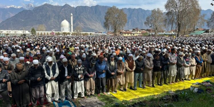 Jumat-ul-Vida observed with religious fervor across Kashmir