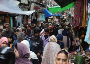 Despite the wet weather, Srinagar markets remained abuzz with Eid shoppers on Thursday