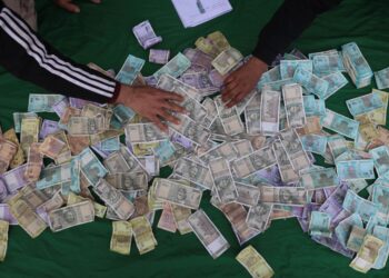 Kashmiris pour in financial contributions for war-ravaged Iran; women lead with family gold