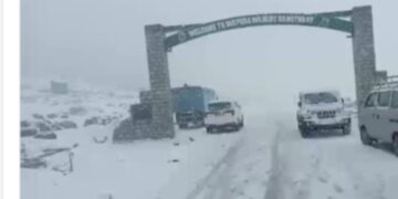 Fresh snowfall in higher reaches of Kashmir, rains lash plains