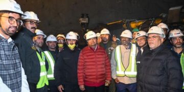 LG Vinai Kumar Saxena visits eastern portal of Zoji-La Tunnel to review ongoing work