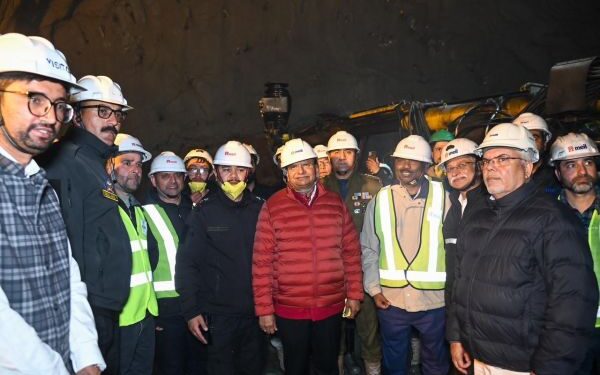 LG Vinai Kumar Saxena visits eastern portal of Zoji-La Tunnel to review ongoing work