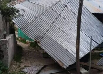 Labourer killed, four injured as strong winds damage structure in Pulwama
