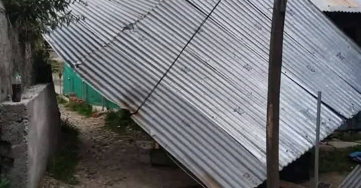 Labourer killed, four injured as strong winds damage structure in Pulwama