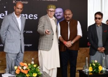 Abdullah unveils ‘Know Your Artisan’ initiative to promote Kashmir handicrafts, handloom traditions