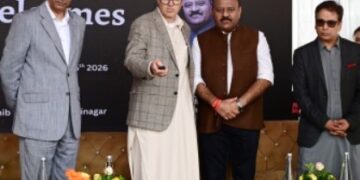 Abdullah unveils ‘Know Your Artisan’ initiative to promote Kashmir handicrafts, handloom traditions