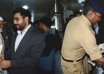 DC, SSP see off first batch of Hajj pilgrims at Bemina