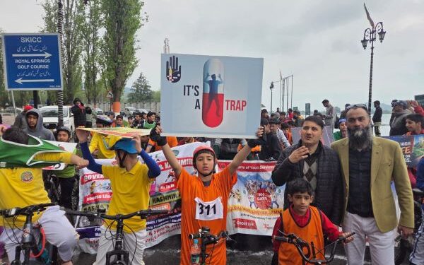 Nasha Mukt J&K Abhiyan: DYSSO Srinagar conducts Cyclothon from SKICC to Nishat