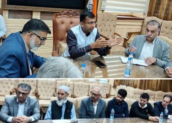 Div Com Kashmir interacts with Trade Bodies