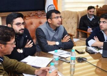 Div Com Kashmir chairs MDC meeting on traffic management
