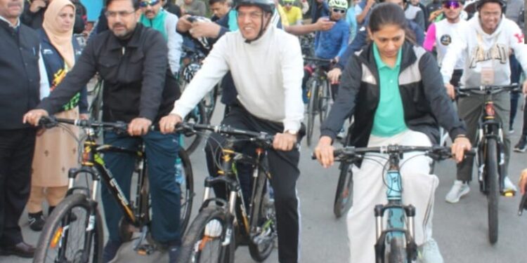 Mandaviya, Satish Sharma lead ‘Sundays on Cycle’ in Srinagar