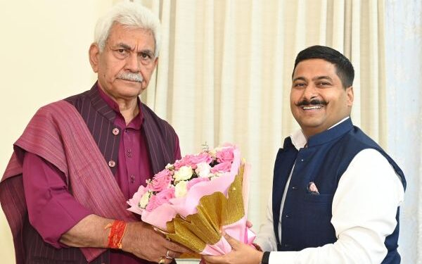 Delegations call on LG Manoj Sinha in Jammu