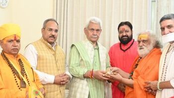 Sant Samaj delegation, former minister meet LG Sinha