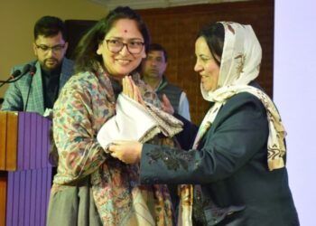 Sakeena Itoo interacts with visiting Parliamentary Standing Committee at Srinagar