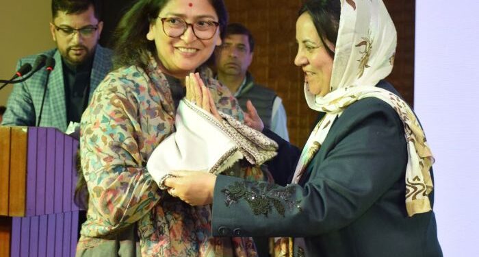 Sakeena Itoo interacts with visiting Parliamentary Standing Committee at Srinagar