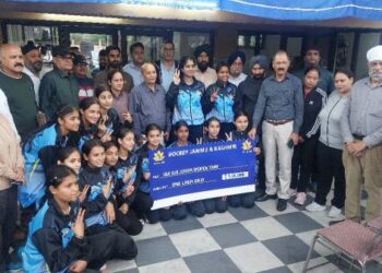    Sub Junior Women’s Hockey team awarded Rs 1 lakh by Hockey J&K
