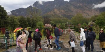 Higher reaches get fresh snowfall, rains lash plains in Kashmir