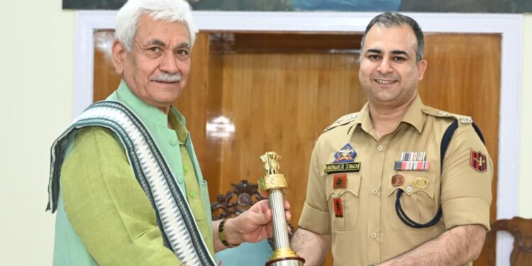  LG Manoj Sinha bids farewell to Special Secretary, ADC