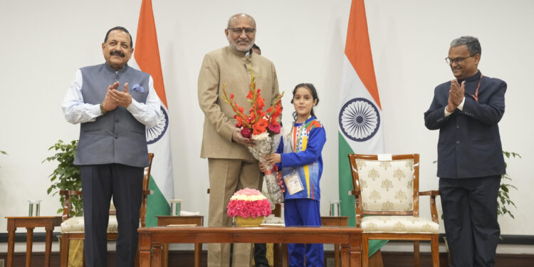 ‘Watan Ko Jano’ Strengthening National Integration, says Vice President during interaction with J&K youth delegation