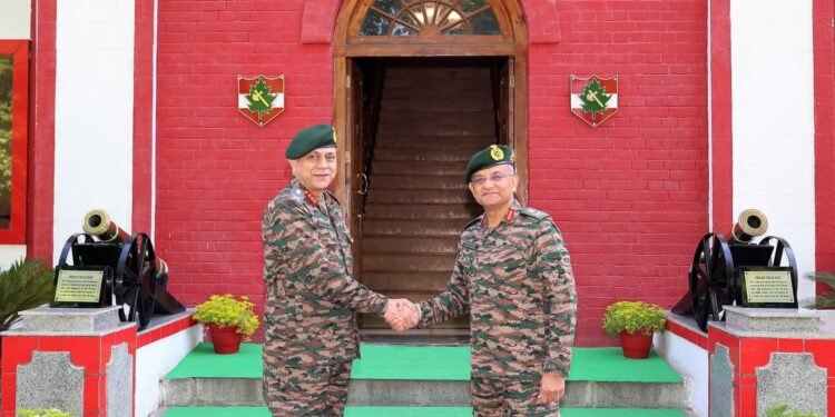 Change of command at Chinar Corps: Lt Gen Prashant Srivastava hands over to Lt Gen Balbir Singh