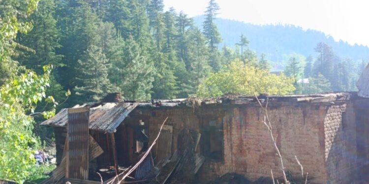 Joint residential house gutted in fire incident in Gogaldara Tangmarg