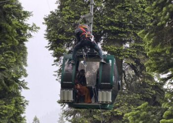 Gulmarg Gondola Scare Ends Safely, around 400 Tourists Rescued Mid-Air
