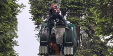 Gulmarg Gondola Scare Ends Safely, around 400 Tourists Rescued Mid-Air