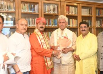 Delegation discusses arrangements for J&K Dashar Kumbh 2026 with LG Sinha