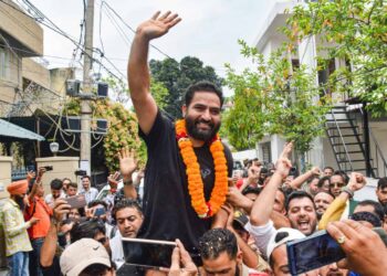 AAP MLA Mehraj Malik gets rousing reception in Doda, vows to fight for public welfare