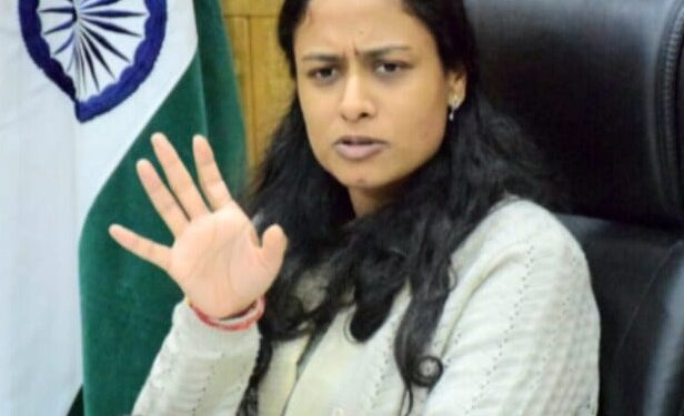 Director DIPR reviews functioning of DICs in Kashmir