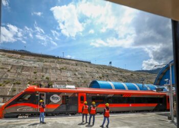 Jammu-Srinagar Vande Bharat garners positive response; 8,925 passengers travel in two days