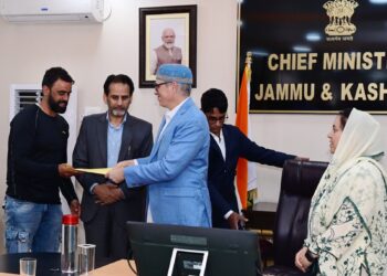 CM hands over job letters to beneficiaries under SRO-43, RAS; regularisation orders to CPWs of Education dept