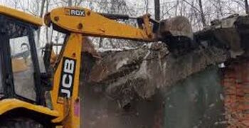Irony: Forest Deptt demolishes, Minister condemns…
