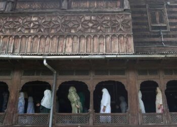 On the occasion of Urs Shah-e-Hamdan, women devotees thronged Khankah-e-Moula to offer prayers on Saturday